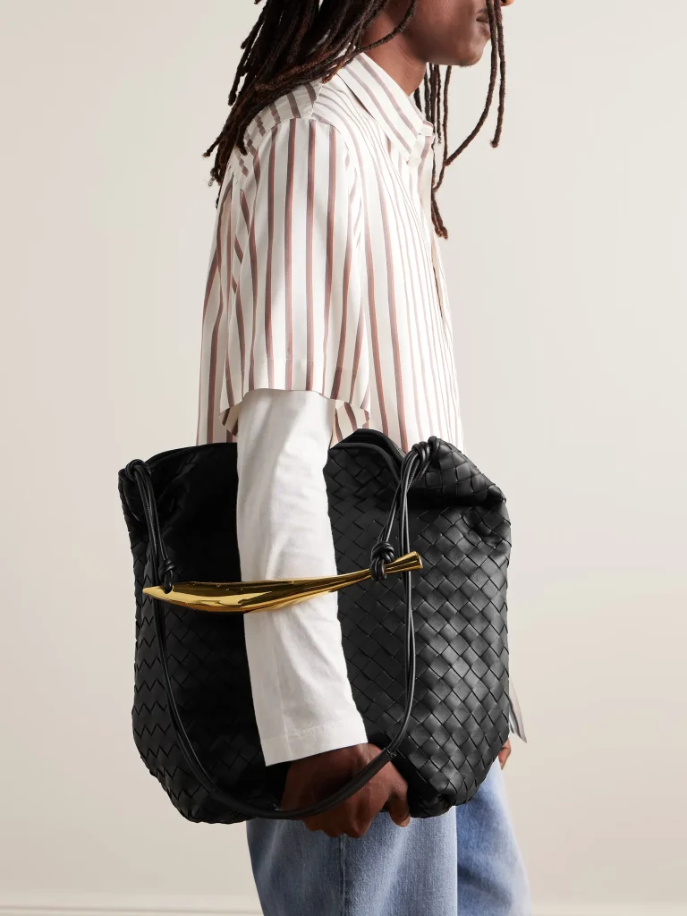 Accessories as the Key to Depp’s Look 